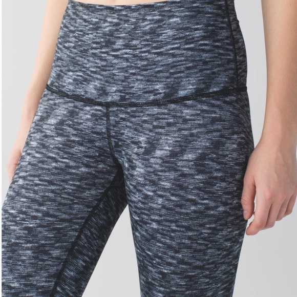 Lululemon Sz 8 Wunder Under Crop (Hi-Rise) Dramatic Static White Black - Picture 2 of 11